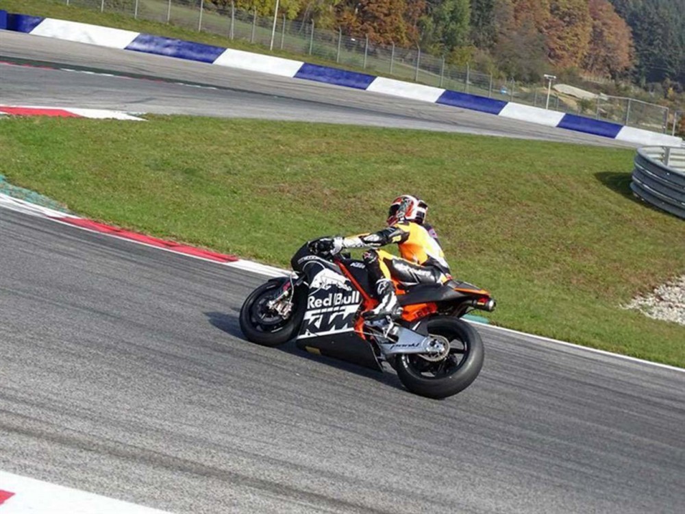 Прототип KTM RC16 MotoGP (первые фото и видео)