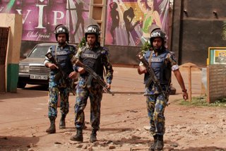 В Мали спецназ начал операцию по освобождению 170 заложников