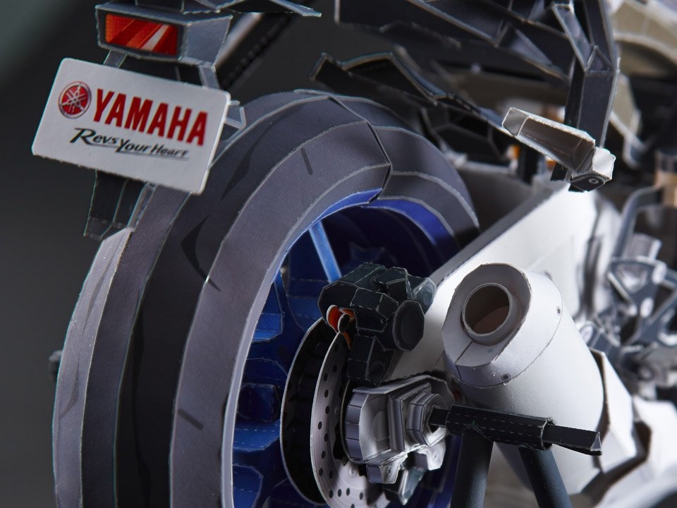 Бумажный спортбайк Yamaha YZF-R1M