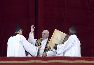 Папа римский призвал мир объединиться в борьбе с насилием